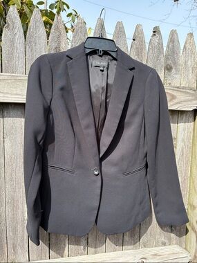 Talbots size 2 black blazer!!